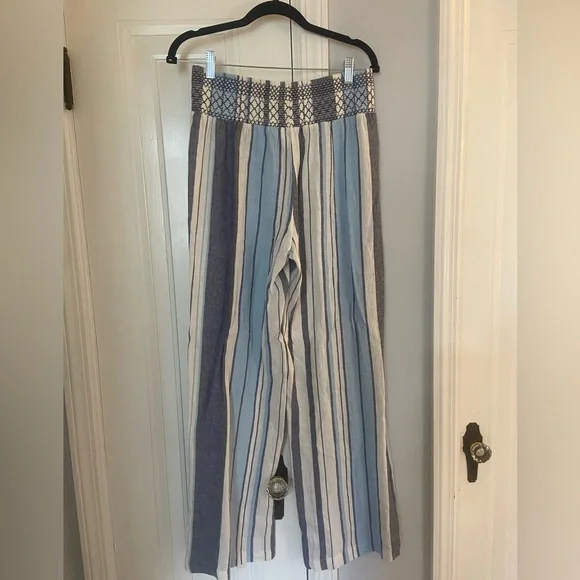 Size L flowy pants- worn once! - Picture 2 of 3